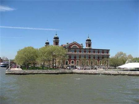  Ellis Island Immigration Museum