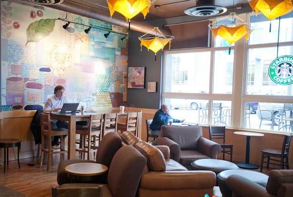 Starbucks ở Mỹ gần như là nơi duy nhất uống cà phê với không gian rộng, có bài trí và có truy cập internet