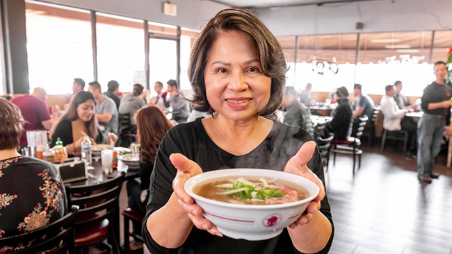 Bà Mai Trần, thành viên gia đình chủ nhà hàng Phở 79. Ảnh: OC Register