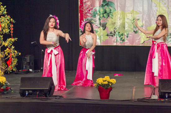 Đêm ca múa nhạc chào năm Bính Thân của người Việt tại Jacksonville. Ảnh: Jacksonville 