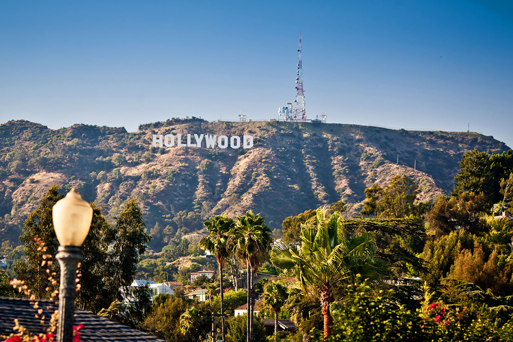 Hollywood: Điểm đến hấp dẫn với Đại lộ Danh vọng, các trường quay và biểu tượng Hollywood Sign.