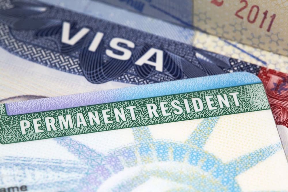 Thẻ xanh sẽ được cấp khi ba mẹ nhập cảnh Mỹ