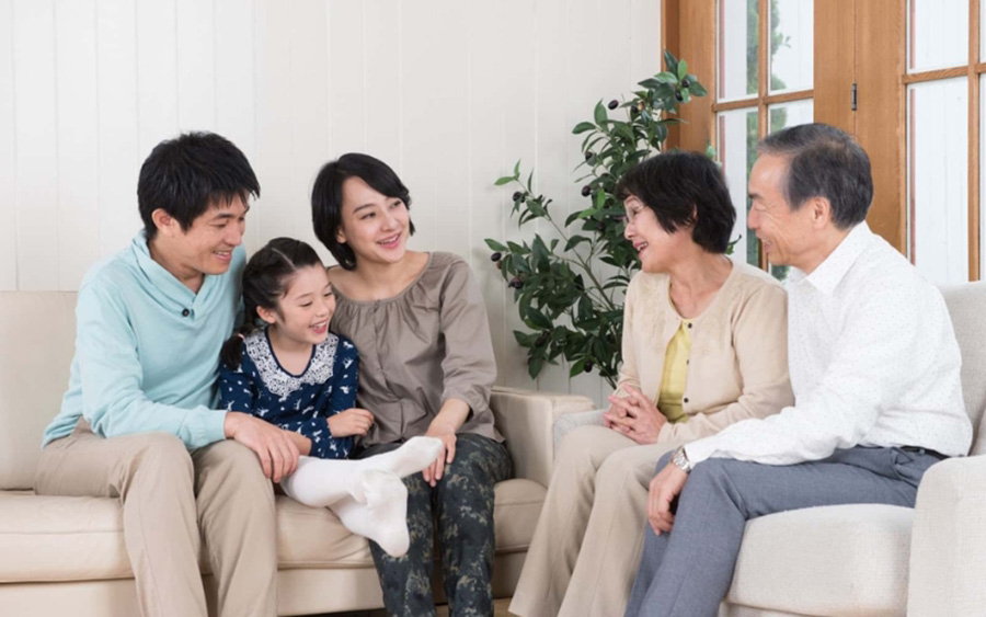 Gia đình Việt chuẩn bị hồ sơ bảo lãnh sang Mỹ