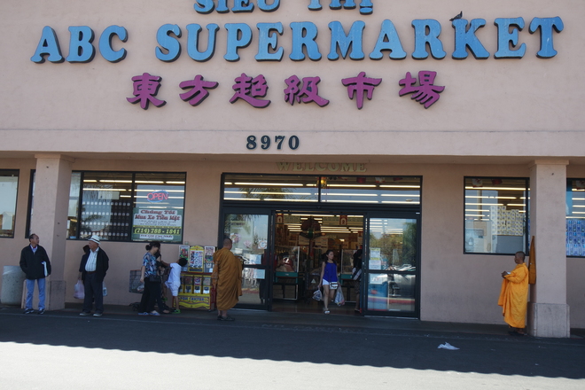 Khu chợ ABC ở khu Little Saigon, bang California